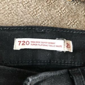 Levi’s 720 high rise super skinny size 25 length 30.